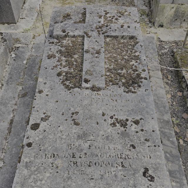 Tombstone of Alphonse de Betancourt and Pauline Krasnopolska with stepped plinth and sloping slab with plastic cross. Visible inscription under the cross.