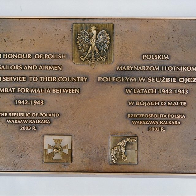 A bronze commemorative plaque in Kalkar featuring the Polish eagle and a bilingual inscription honouring the Polish sailors and airmen who lost their lives in the service of their country during the battles for Malta in 1942 and 1943.